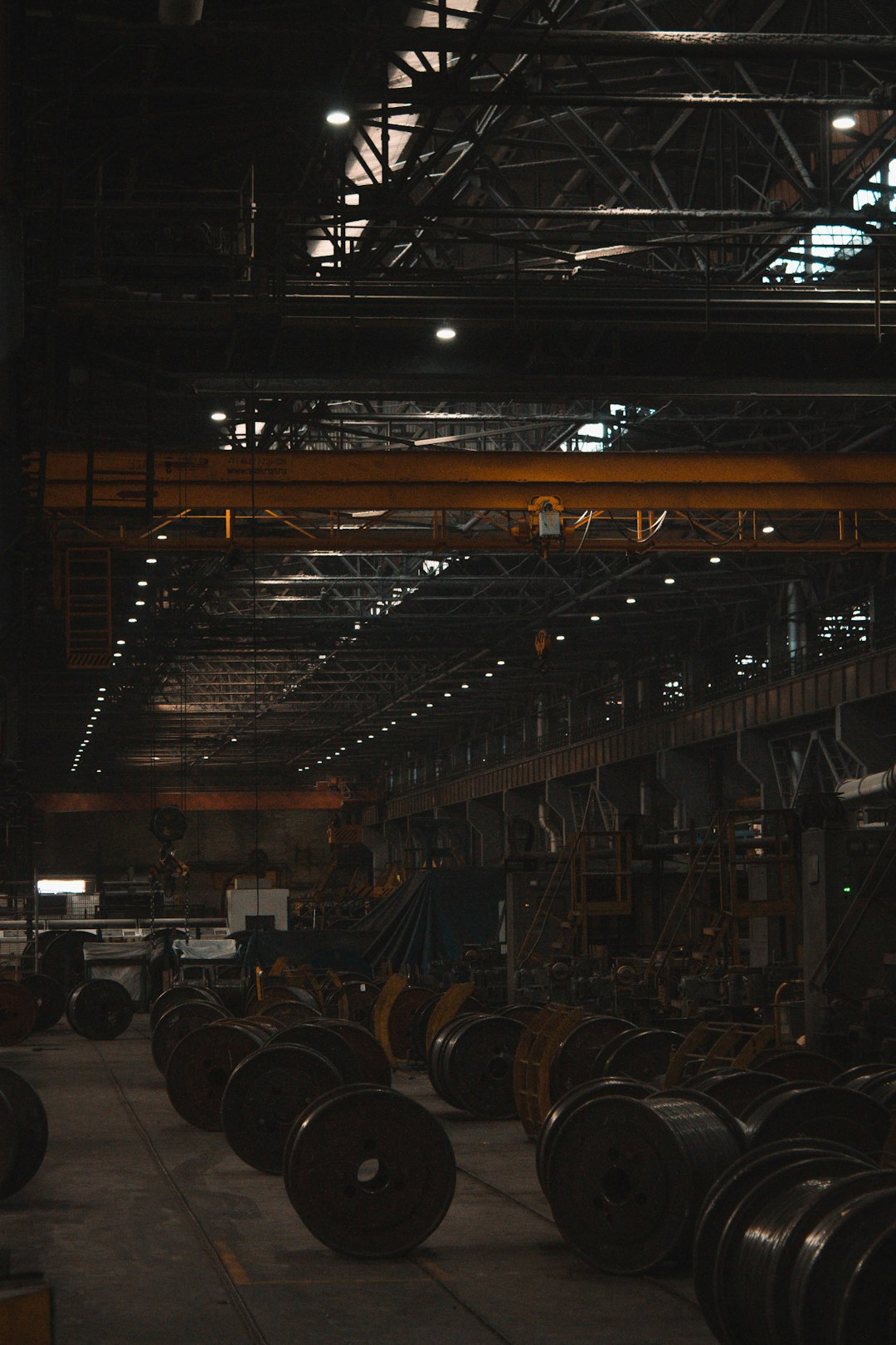 a-large-warehouse-filled-with-lots-of-machines-8ei2ohkzoz8